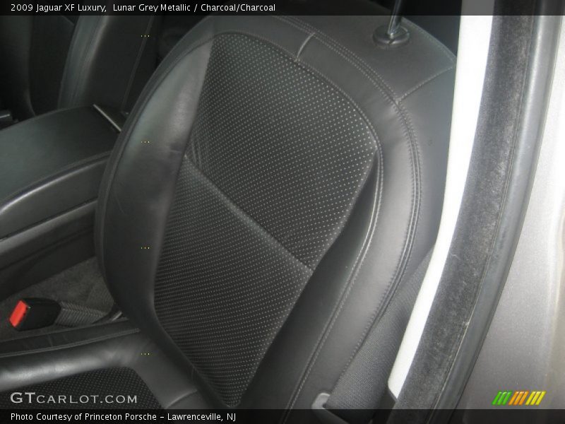 Lunar Grey Metallic / Charcoal/Charcoal 2009 Jaguar XF Luxury