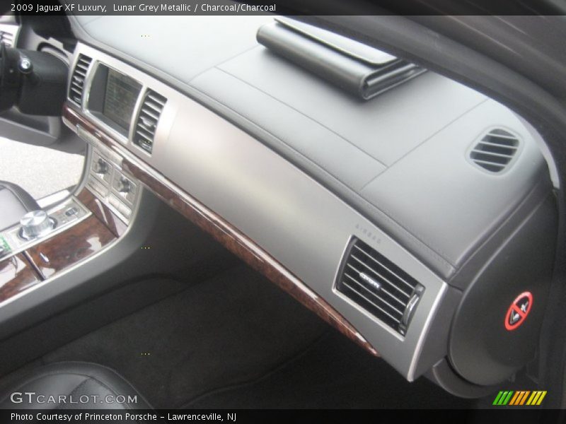 Lunar Grey Metallic / Charcoal/Charcoal 2009 Jaguar XF Luxury