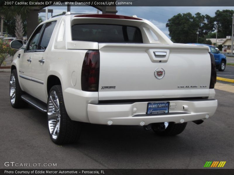 White Diamond / Cocoa/Light Cashmere 2007 Cadillac Escalade EXT AWD