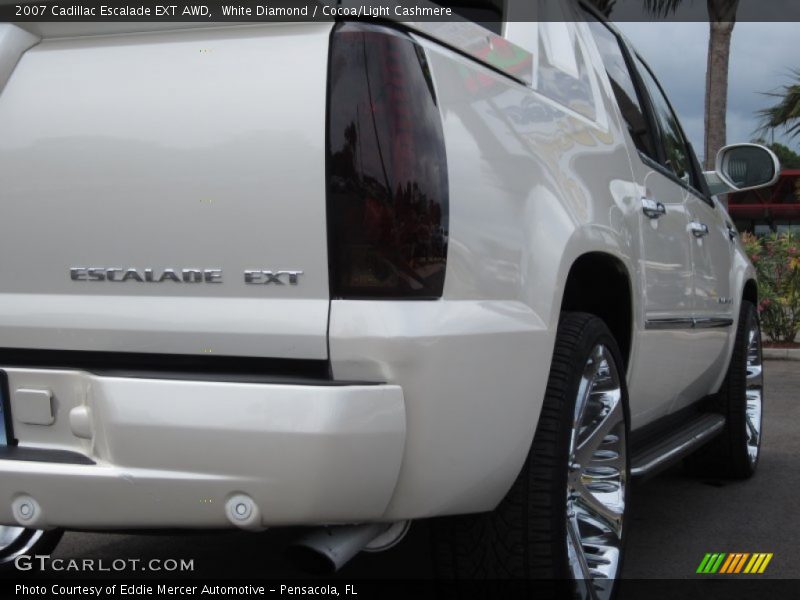 White Diamond / Cocoa/Light Cashmere 2007 Cadillac Escalade EXT AWD