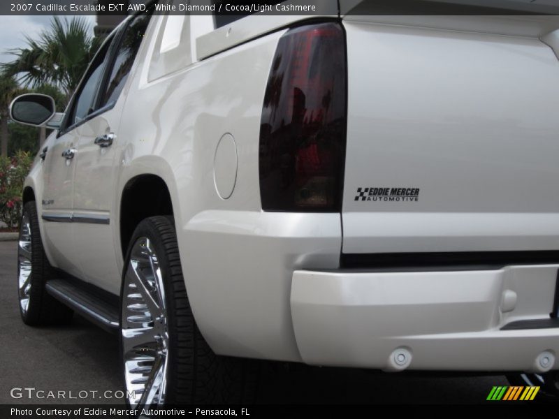 White Diamond / Cocoa/Light Cashmere 2007 Cadillac Escalade EXT AWD