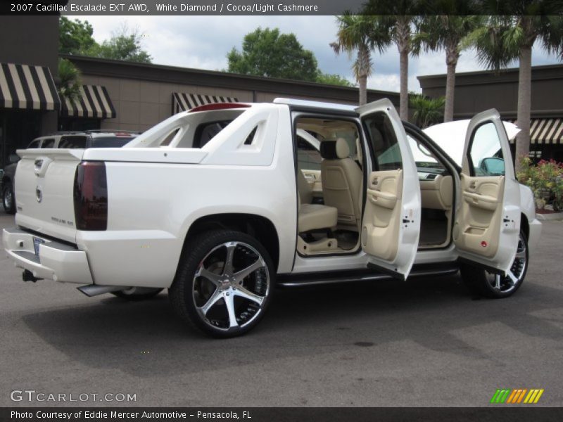 White Diamond / Cocoa/Light Cashmere 2007 Cadillac Escalade EXT AWD