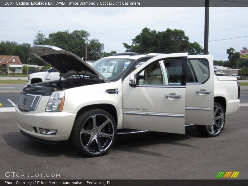 White Diamond / Cocoa/Light Cashmere 2007 Cadillac Escalade EXT AWD