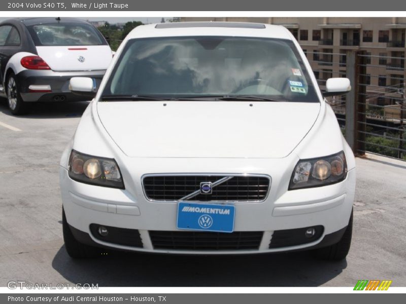 White / Light Taupe 2004 Volvo S40 T5