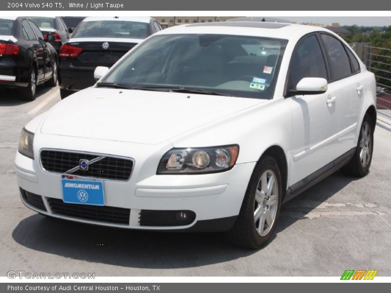 White / Light Taupe 2004 Volvo S40 T5