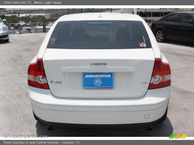 White / Light Taupe 2004 Volvo S40 T5
