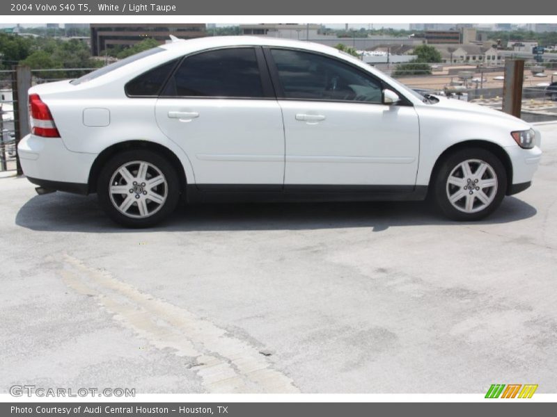 White / Light Taupe 2004 Volvo S40 T5
