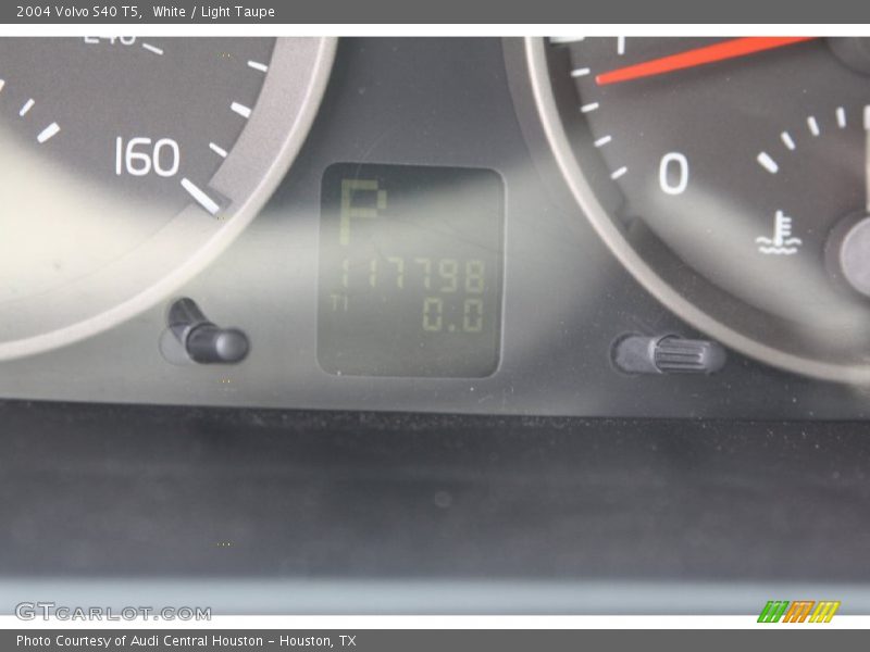 White / Light Taupe 2004 Volvo S40 T5