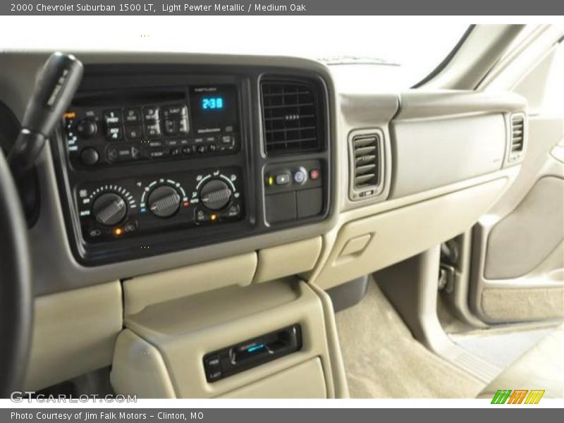 Light Pewter Metallic / Medium Oak 2000 Chevrolet Suburban 1500 LT