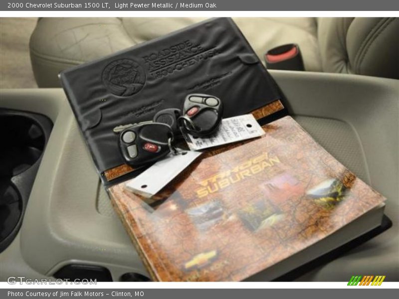 Light Pewter Metallic / Medium Oak 2000 Chevrolet Suburban 1500 LT