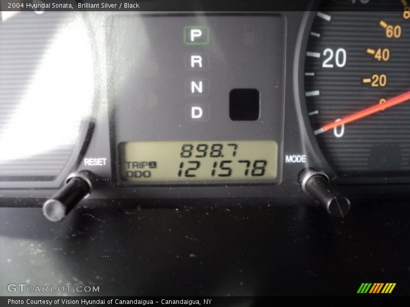 Brilliant Silver / Black 2004 Hyundai Sonata