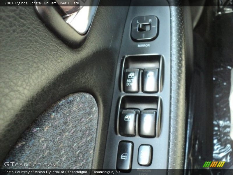 Brilliant Silver / Black 2004 Hyundai Sonata