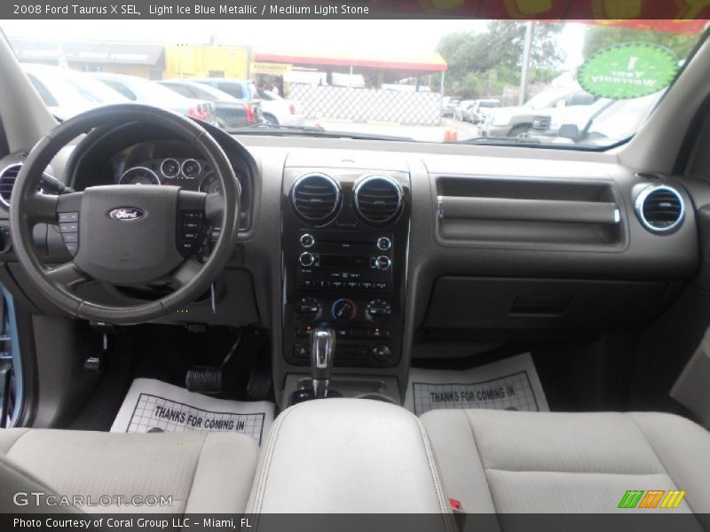 Dashboard of 2008 Taurus X SEL