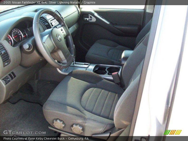 Silver Lightning Metallic / Graphite 2005 Nissan Pathfinder XE 4x4