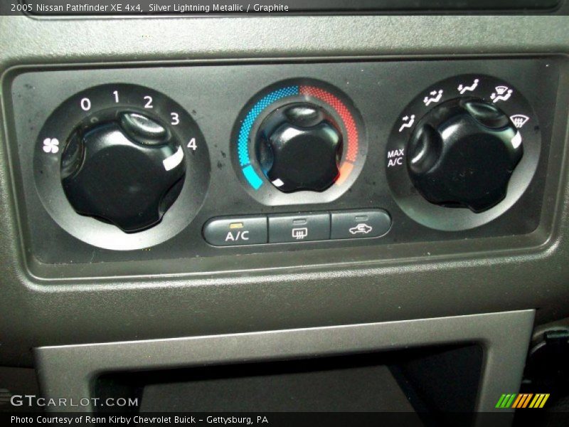 Silver Lightning Metallic / Graphite 2005 Nissan Pathfinder XE 4x4