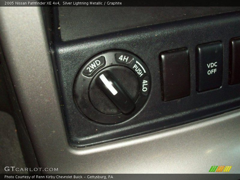 Silver Lightning Metallic / Graphite 2005 Nissan Pathfinder XE 4x4