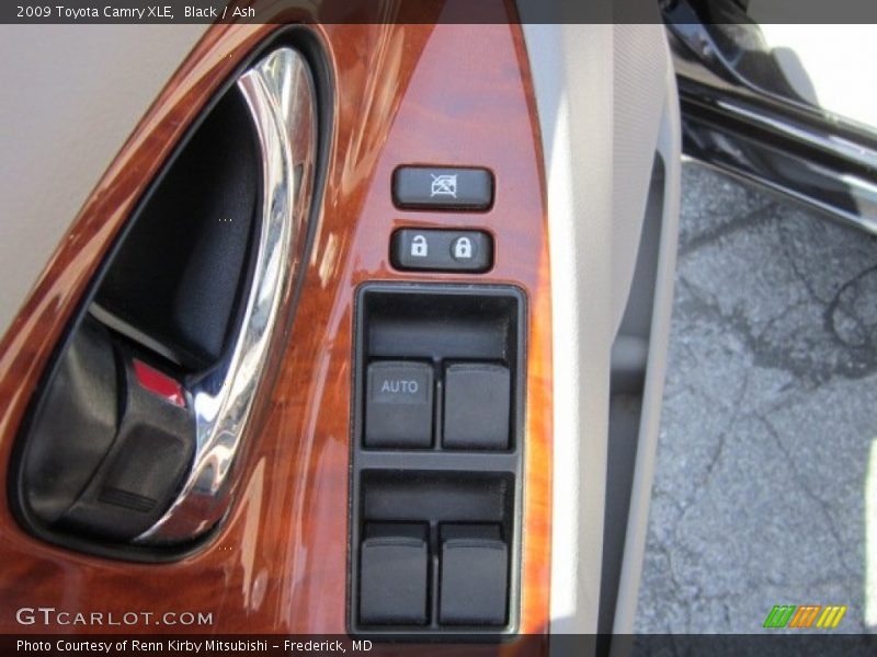 Black / Ash 2009 Toyota Camry XLE