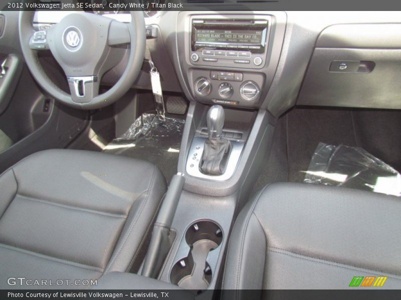 Candy White / Titan Black 2012 Volkswagen Jetta SE Sedan