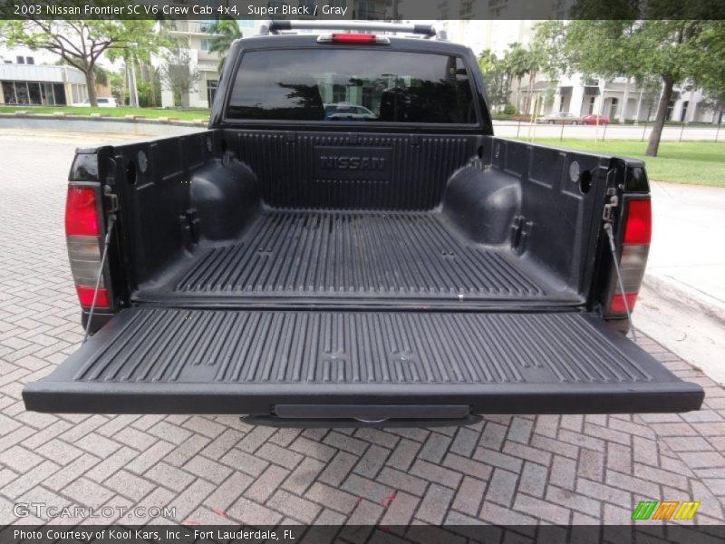  2003 Frontier SC V6 Crew Cab 4x4 Trunk