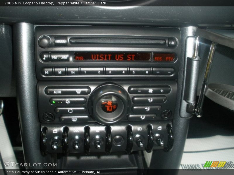 Controls of 2006 Cooper S Hardtop