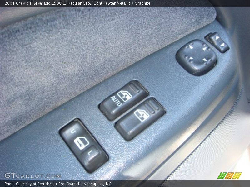Controls of 2001 Silverado 1500 LS Regular Cab