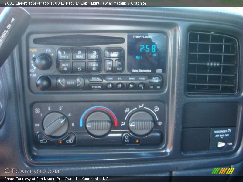 Controls of 2001 Silverado 1500 LS Regular Cab