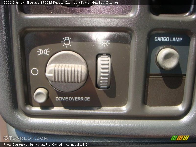 Controls of 2001 Silverado 1500 LS Regular Cab