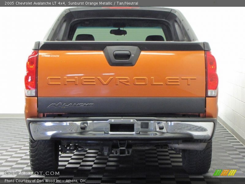 Sunburst Orange Metallic / Tan/Neutral 2005 Chevrolet Avalanche LT 4x4