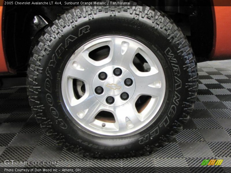 Sunburst Orange Metallic / Tan/Neutral 2005 Chevrolet Avalanche LT 4x4