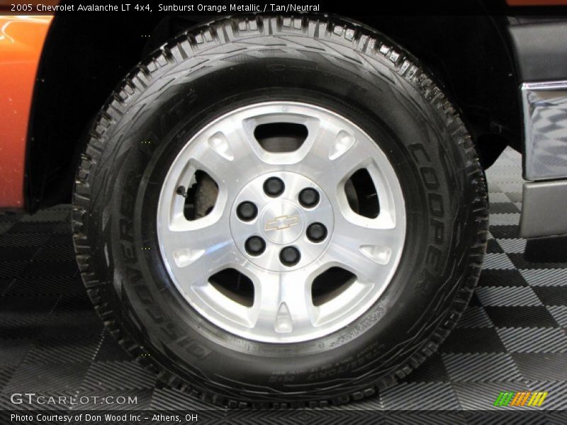 Sunburst Orange Metallic / Tan/Neutral 2005 Chevrolet Avalanche LT 4x4