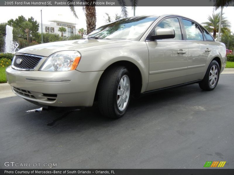 Front 3/4 View of 2005 Five Hundred SE