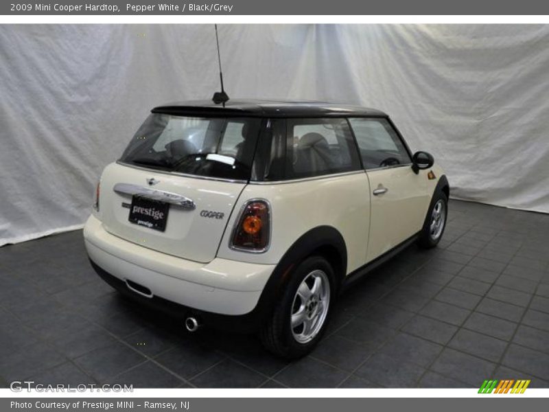 Pepper White / Black/Grey 2009 Mini Cooper Hardtop