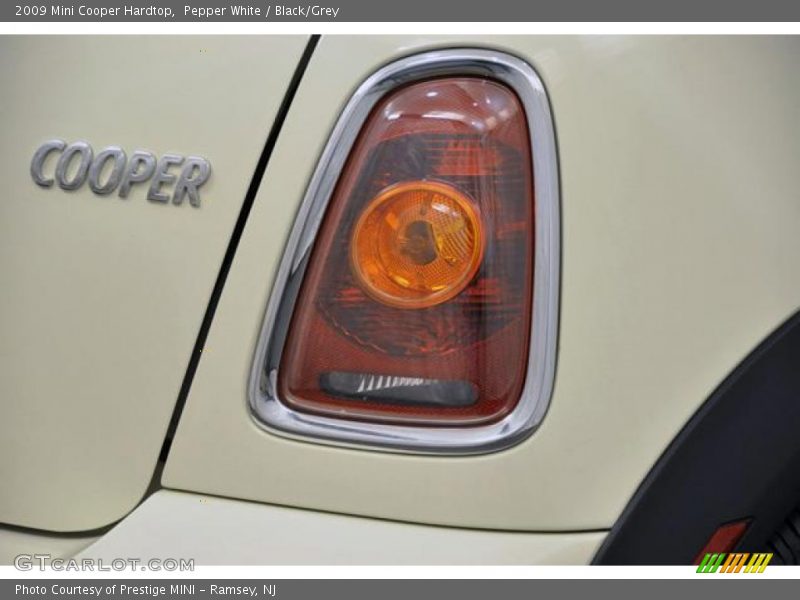 Pepper White / Black/Grey 2009 Mini Cooper Hardtop