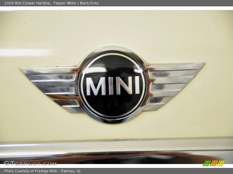Pepper White / Black/Grey 2009 Mini Cooper Hardtop
