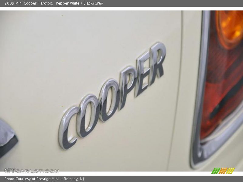 Pepper White / Black/Grey 2009 Mini Cooper Hardtop