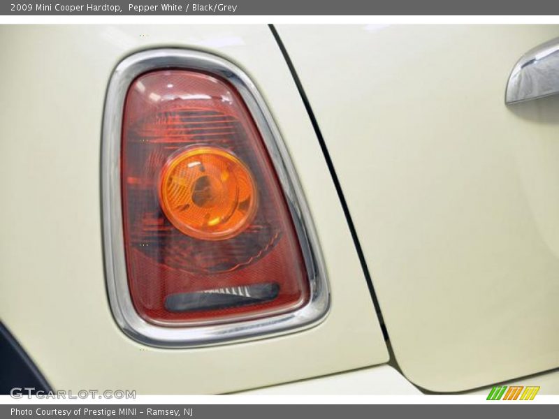 Pepper White / Black/Grey 2009 Mini Cooper Hardtop