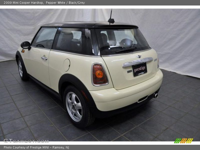 Pepper White / Black/Grey 2009 Mini Cooper Hardtop
