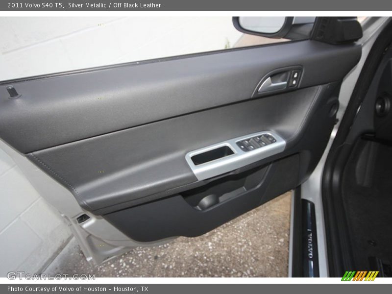 Silver Metallic / Off Black Leather 2011 Volvo S40 T5