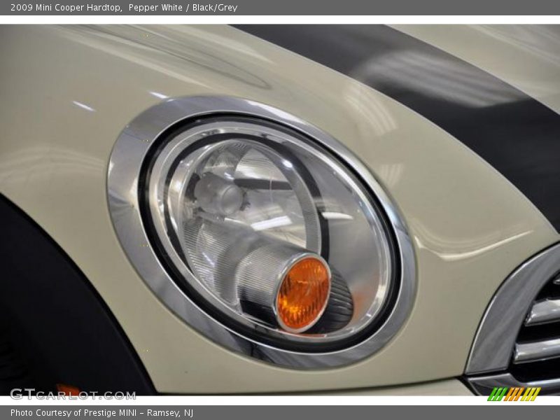 Pepper White / Black/Grey 2009 Mini Cooper Hardtop