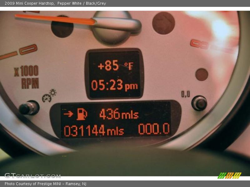 Pepper White / Black/Grey 2009 Mini Cooper Hardtop