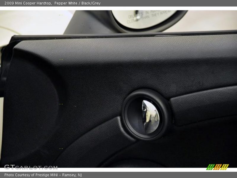 Pepper White / Black/Grey 2009 Mini Cooper Hardtop