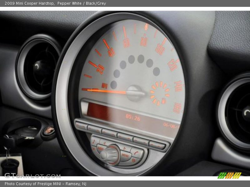 Pepper White / Black/Grey 2009 Mini Cooper Hardtop
