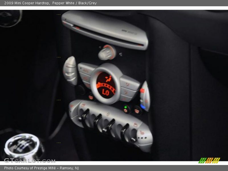 Pepper White / Black/Grey 2009 Mini Cooper Hardtop