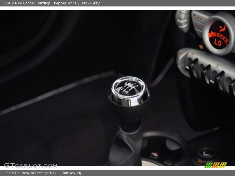 Pepper White / Black/Grey 2009 Mini Cooper Hardtop