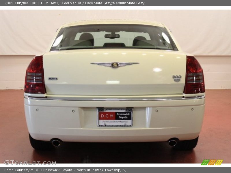 Cool Vanilla / Dark Slate Gray/Medium Slate Gray 2005 Chrysler 300 C HEMI AWD
