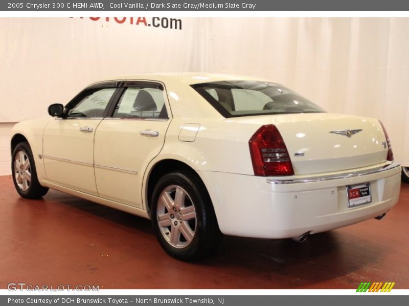 Cool Vanilla / Dark Slate Gray/Medium Slate Gray 2005 Chrysler 300 C HEMI AWD