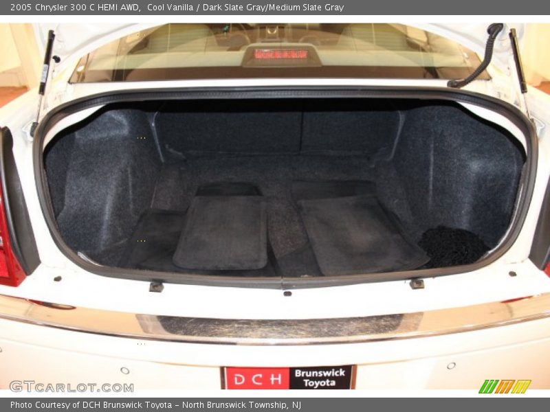 Cool Vanilla / Dark Slate Gray/Medium Slate Gray 2005 Chrysler 300 C HEMI AWD