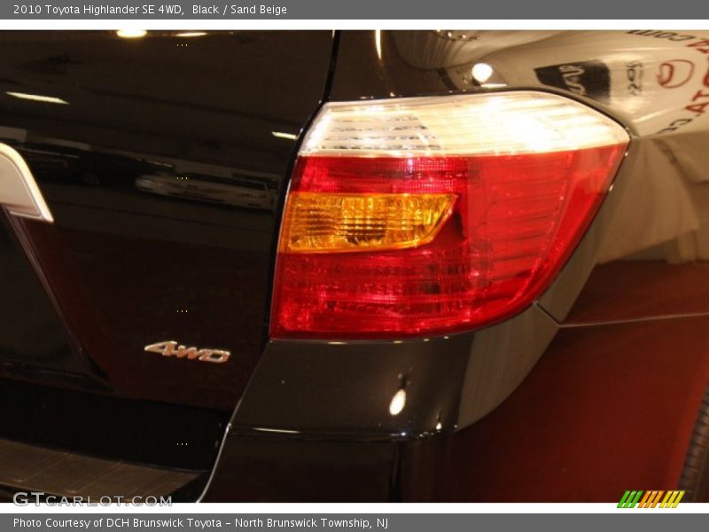 Black / Sand Beige 2010 Toyota Highlander SE 4WD