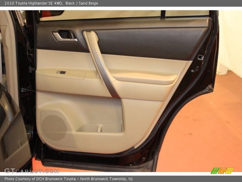 Black / Sand Beige 2010 Toyota Highlander SE 4WD