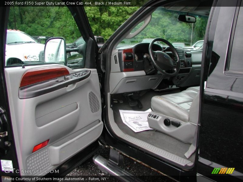 Black / Medium Flint 2005 Ford F350 Super Duty Lariat Crew Cab 4x4